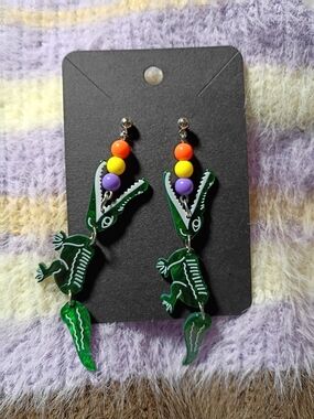 Green Pearl Acrylic Crocodile Dangle Earrings Circus Alligator Gator Cute Retro